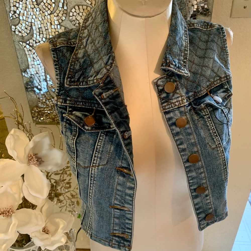New Quilted jean jacket vest medium